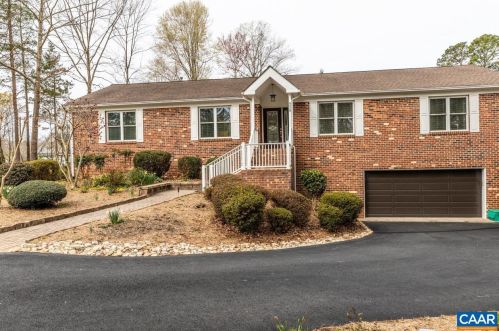 938 Jefferson Dr, Bybee, VA 22963-3307