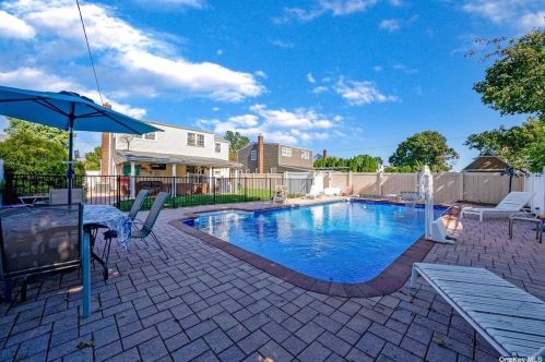 3680 Stokes Ave, Bethpage NY  11714-4132 exterior