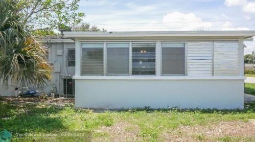 594 5 St, West Palm Beach FL  33404-7402 exterior