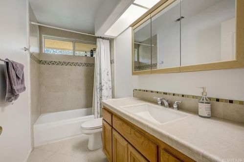 136 Valero Cir, Calabasas CA  91377-5551 exterior