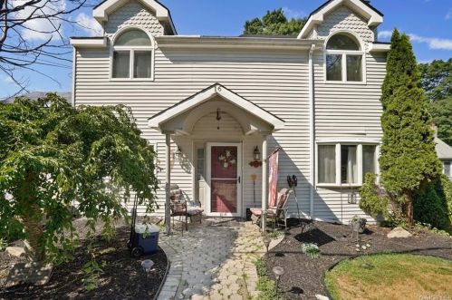 16 Indian Ave, Mahopac, NY 10541-1550