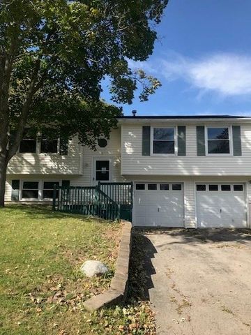 9 Coachlight Cir, Canandaigua, NY 14425-9317