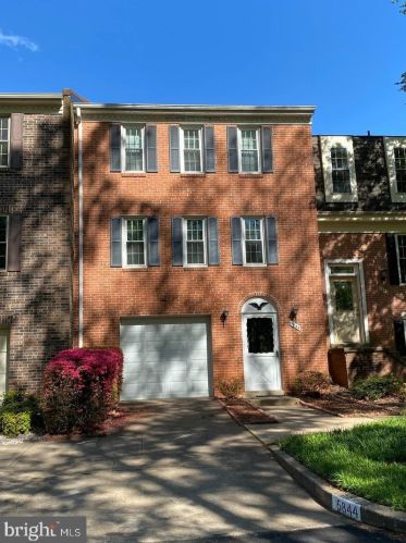 5844 Kara Pl, Springfield VA  22015-3331 exterior