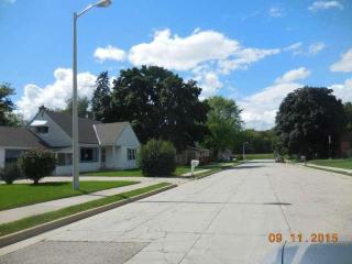 209 Lawndale Ave, Slinger WI  exterior