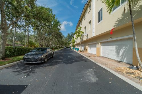 2870 Oasis Dr, Boynton Beach FL  33426-8665 exterior