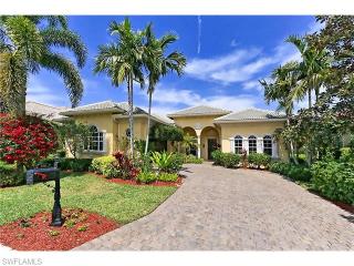 5765 Hammock Isles Dr, Naples FL  34119-4695 exterior