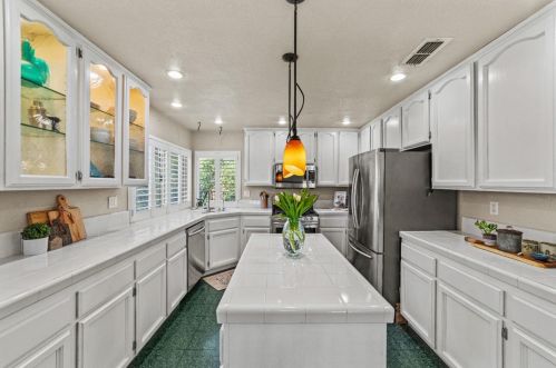 8856 Hiddenspring Way, Elk Grove CA  95758-6153 exterior