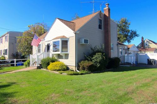 317 Kensington Ct, Copiague, NY 11726-4524