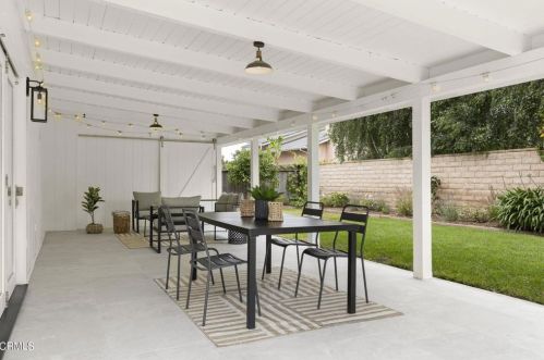 1121 Port Cir, Oxnard CA  93035-2212 exterior