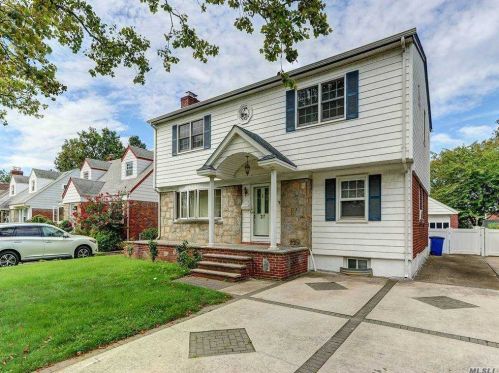 27 Kingston St, New Hyde Park, NY 11040-3809