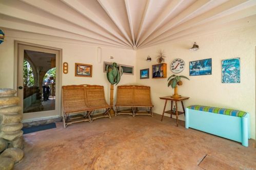 4438 Pescadero Ave, San Diego CA 92107-3629 exterior