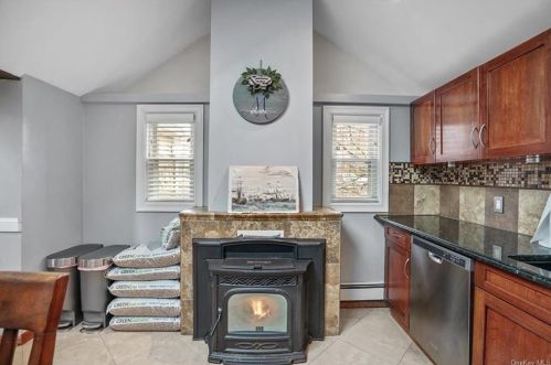 375 Rye Hill Rd, Monroe NY  10950-4511 exterior