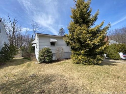 33 Green Acre Dr, Waterbury, CT 06705-3115