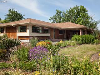 3010 Harris St, Eugene, OR 97405-4225