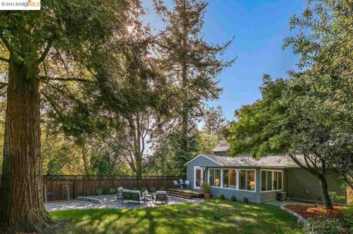 5828 Heron Dr, Oakland CA  94618-2628 exterior