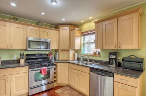 2126 Palmer St, Milwaukee WI 53212-3243 exterior