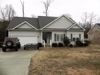 220 Starcrest Dr, Pikeville, NC 27863-9550