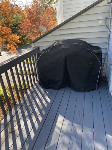 73 Coalpit Hill Rd, Danbury CT  06810-8071 exterior