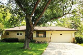 7820 Highview Dr, Milwaukee, WI 53223-4236