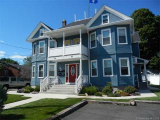 93 Charter Oak St, Manchester CT  06040-6208 exterior