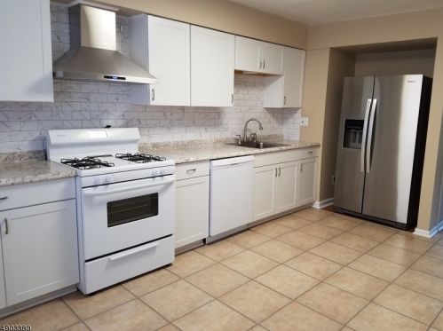 603 Maple Hill Dr, Woodbridge NJ  07095-4107 exterior