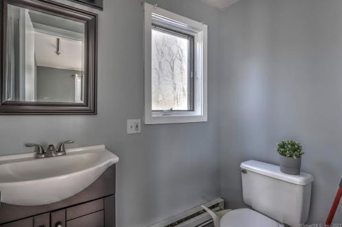 53 Alison Ave, Wallingford CT 06492-3302 exterior