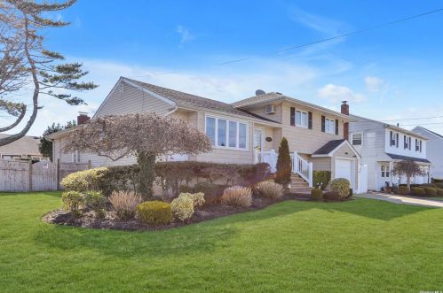 2474 Williams Ct, North Bellmore, NY 11710-4805