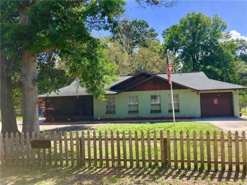 40904 6th Ave, Umatilla, FL 32784-8875