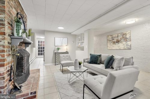 124 6 St, Washington DC 20002-2215 exterior