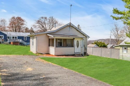 18 Outlook Ave, Mount Olive NJ  07828-2919 exterior
