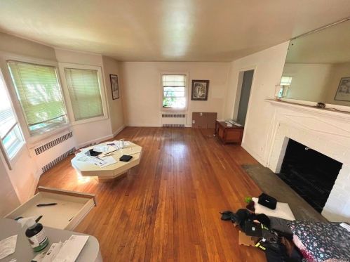 55 Elm Tree Pl, Stamford, CT 06906-1325