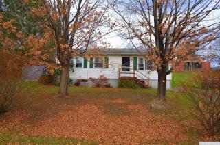 19 Majestic Dr, Newton Hook, NY 12173-1610