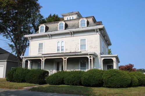 63 Chestnut St, Saugus, MA 01906-1605