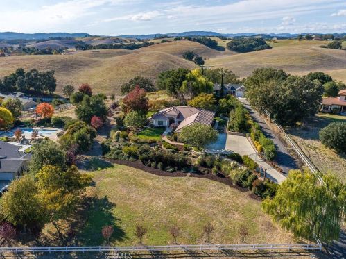 210 Foxtail Ln, Templeton CA  93465-8714 exterior