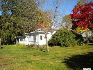 85 Moriches Blvd, Eastport, NY 11941-1115