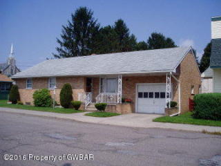 905 Luzerne St, Freeland, PA 18224-1803