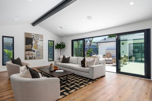 1712 Tradewinds Ln, Newport Beach CA  92660-4312 exterior