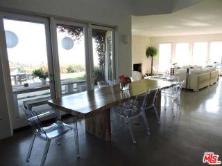 22349 Carbon Mesa Rd, Malibu CA  90265-5014 exterior