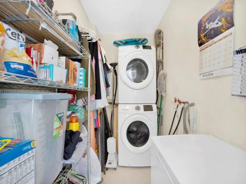 6930 12th St, Hollywood FL  33023-2002 exterior