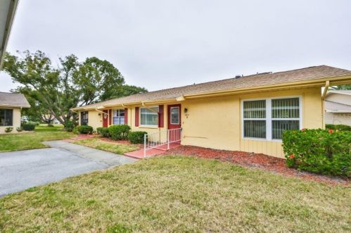 1804 Foxhunt Dr, Ruskin, FL 33573-6645