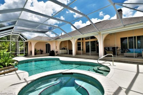 759 Mirror Lakes Dr, Lehigh Acres, FL 33974-9780