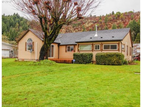 76544 2nd St, Oakridge, OR 97463-9426