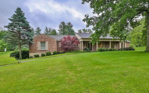 7280 Drake Rd, Cincinnati, OH 45243-1418