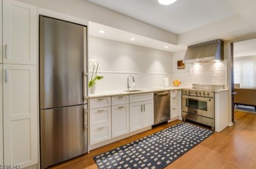 48 Cambridge Rd, Bedminster NJ  07921-1609 exterior