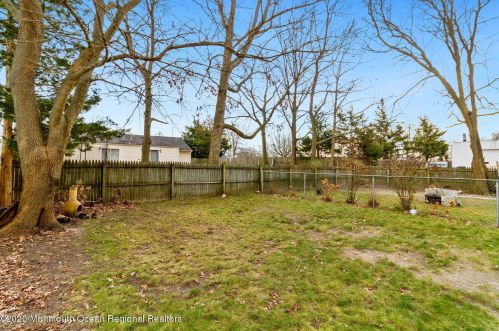 624 Mistletoe Ave, Point Pleasant Beach NJ  08742-2706 exterior