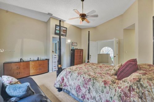 955 203 Ave, Hollywood FL  33029-3440 exterior