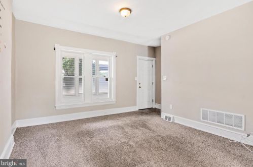 308 6th St, Gloucester, NJ 08030-2305