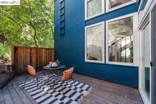 5857 Ascot Dr, Oakland CA 94611-1711 exterior