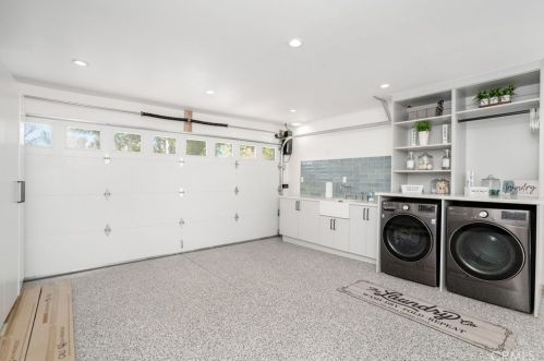 864 Kenneth Rd, Glendale CA  91202-1448 exterior