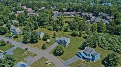 74 Red Glen Rd, Middletown, CT 06457-4975